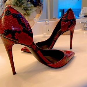 Bloomingdale’s Aqua red and black snakeskin D’Orsay stiletto size 8